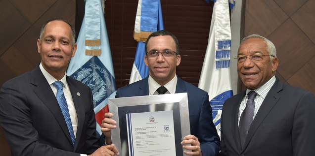  Ministerio de Educación recibe certificación NORTIC B2, por accesibilidad a su portal web