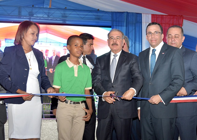  Presidente Danilo Medina entrega dos modernos centros educativos en San Pedro de Macorís, del proceso de universalización de la Jornada Escolar Extendida