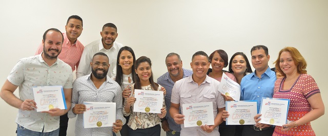  UNICDA entrega certificados a participantes en diplomado en redes sociales enfocadas a negocios