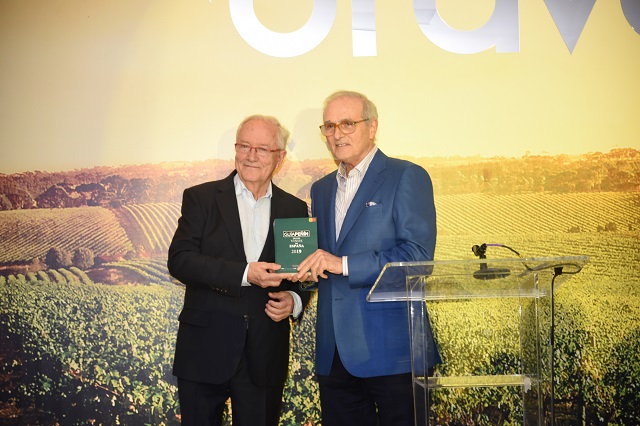  Ejecutivos del Supermercados Bravo, junto al experto José Peñín, ofrecen una noche de color y sabor, para los amantes del vino