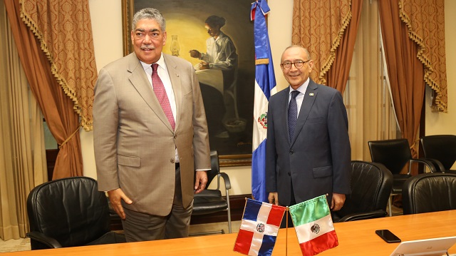  Ministro de Políticas de Integración Regional, Miguel Mejía, recibió la visita de cortesía del embajador de México, Carlos Tirado Zavala
