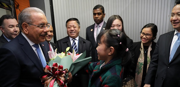  Presidente Danilo Medina llega a Beijing, República Popular China, en su primera visita de Estado, tras establecimiento de relaciones diplomáticas entre ambos países