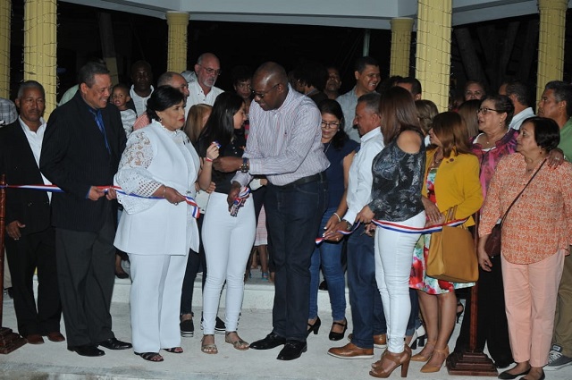  Alcalde de Santo Domingo Este inaugura centro integración familiar en el sector de Invivienda