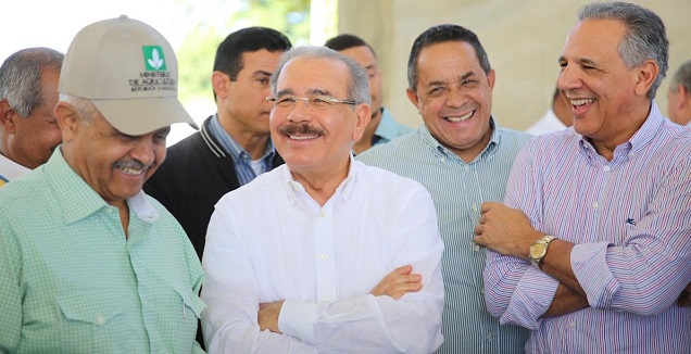  Presidente Danilo Medina constata conversión pequeños agricultores en agroempresarios, en Sánchez Ramírez; y buena marcha procesadora yuca, en La Vega