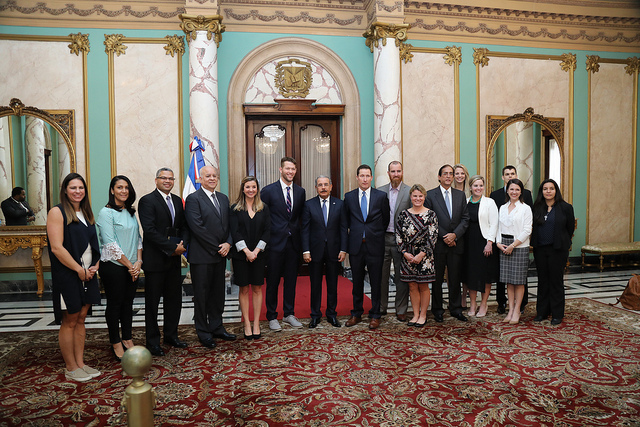  Presidente Danilo Medina recibe a Cleyton Kershaw, lanzador estrella de los Dodgers de Los Ángeles *Video