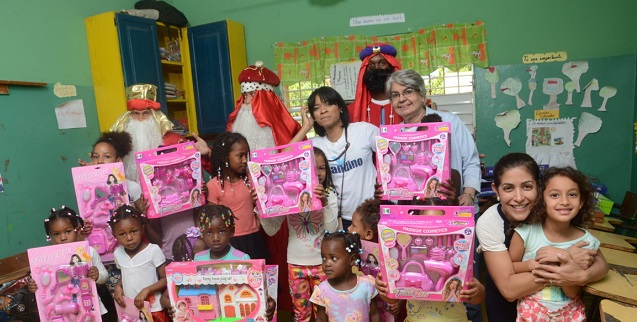  Escuela Básica del Carmen y Fundación Blandino agasajan niños en el Día de los Santos Reyes Magos