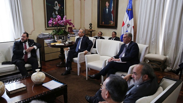  Presidente Danilo Medina trata con funcionarios proyecto de rehabilitación puerto de Manzanillo