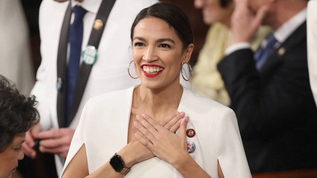  Congresista de 29 años Alexandria Ocasio-Cortez, es la novata que electriza la política en Washington