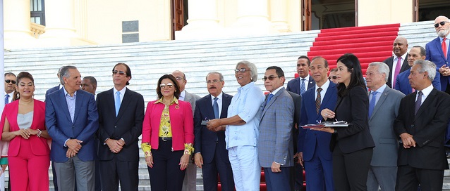  Presidente Danilo Medina encabeza puesta en marcha Talleres Móviles de INFOTEP *Video