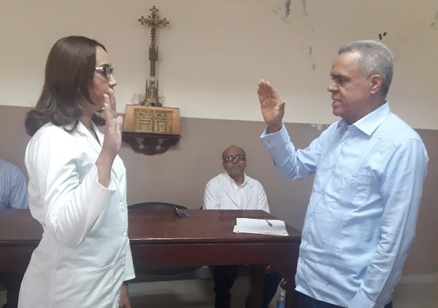  Juramentan a Ruth Díaz Urbino como nueva directora en hospital de Dajabón