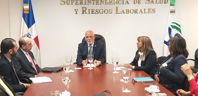  Superintendente de la SISALRIL se reúne con representantes de las ARS