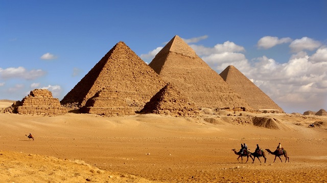 Pirámide de Giza AplatanaoNews
