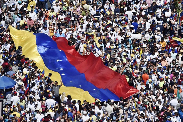  Oposición venezolana se toma las calles en el 20 aniversario del chavismo