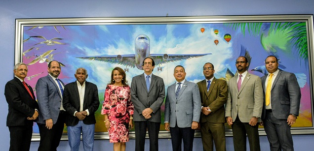  Gustavo Montalvo valora posicionamiento internacional del IDAC; recorre Complejo Aeronáutico Dominicano