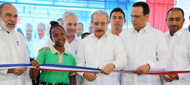  Presidente Danilo Medina entrega dos centros educativos en La Altagracia; avanza universalización de la tanda extendida