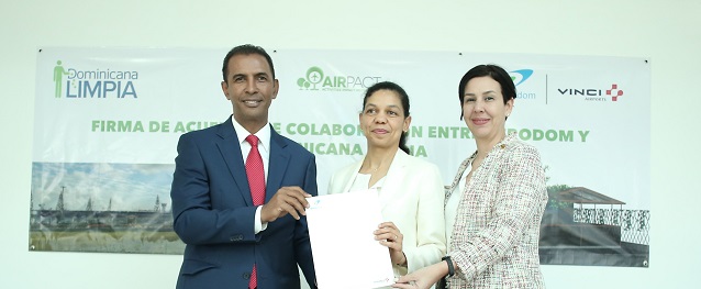  Aerodom y Dominicana Limpia firman acuerdo de colaboración para instalar nuevo programa de manejo de residuos en el AILA-JFPG