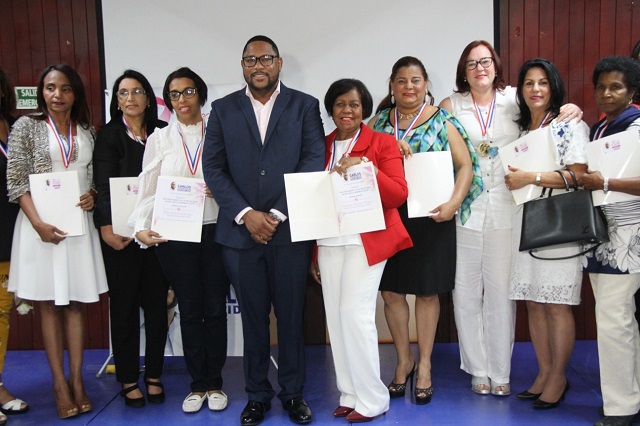  Precandidato a diputado Carlos Trinidad celebra Día Internacional de la Mujer