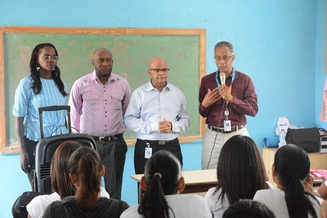  CAASD lleva conferencia sobre ahorro del agua a Centro Educativo en  Bayona