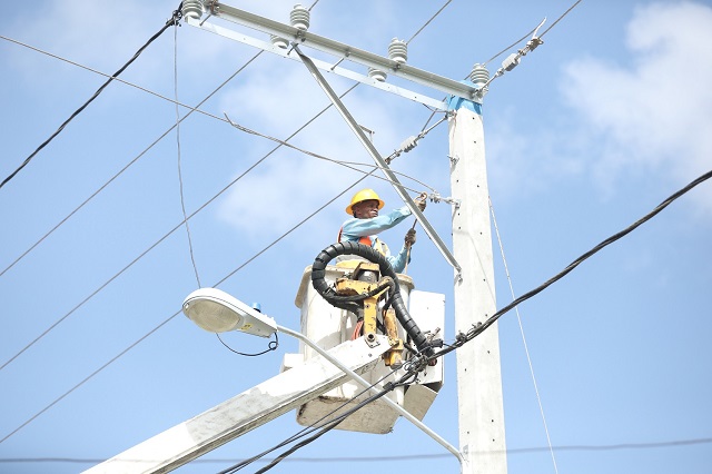  EDENORTE instala servicio de energía 24 horas en Islabón, Puerto Plata