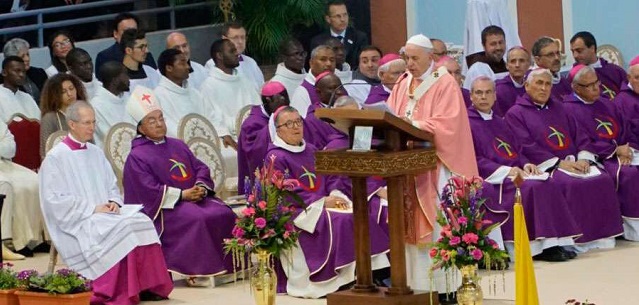  El Papa Francisco pide en Marruecos superar la desconfianza entre los pueblos