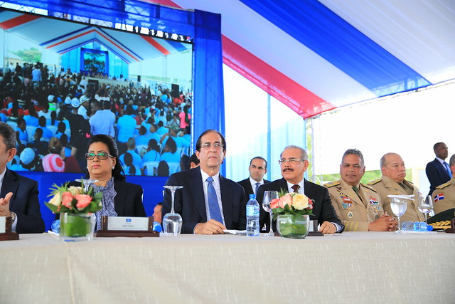  Presidente Danilo Medina entrega Escuela Vocacional en Santo Domingo Norte. Ofrecerá formación técnica a más de 2,300 jóvenes
