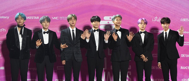  Banda surcoreana BTS alcanza récord de los Beatles registrando tres álbumes número 1 en la lista Billboard en menos de 12 meses