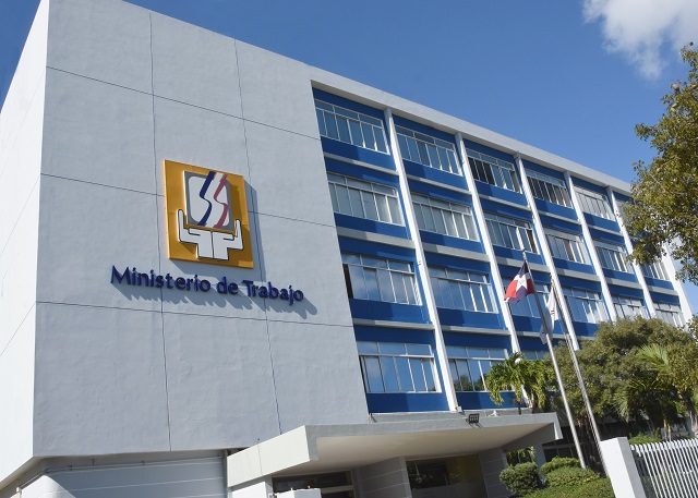  Ministerio de Trabajo logra acuerdo entre sindicato y ejecutivos de Punta Catalina