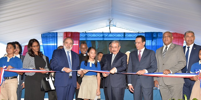  Presidente Danilo Medina entrega dos centros educativos en el municipio Pedro Brand para recibir a 1,085 estudiantes