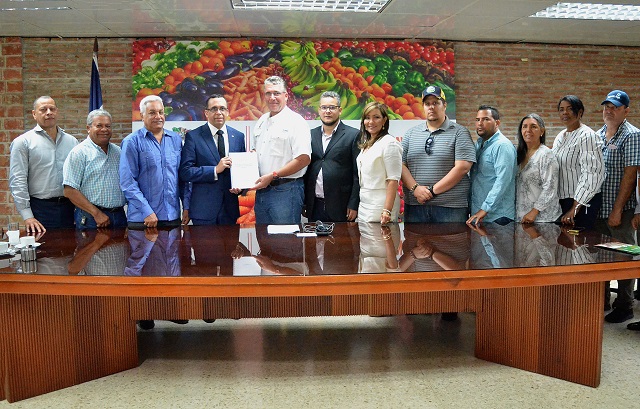  Andrés Navarro propone pacto nacional por el desarrollo agropecuario del país