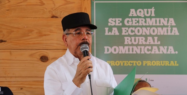  En visita sorpresa 250 Presidente Danilo Medina entrega centro de acopio, planta y 15 salas de ordeño a la Asociación de Ganaderos de Las Galeras