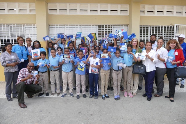  CAASD lleva campaña “Ahorro y uso eficiente del agua” a decenas de alumnos en SDE