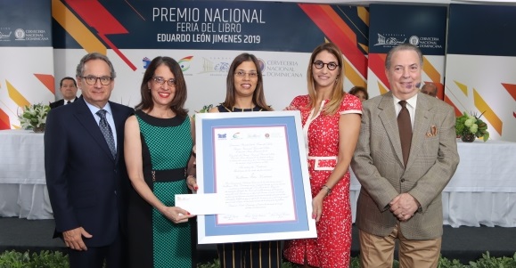  Guillermo Piña Contreras gana Premio Nacional Feria del Libro Eduardo León Jimenes 2019