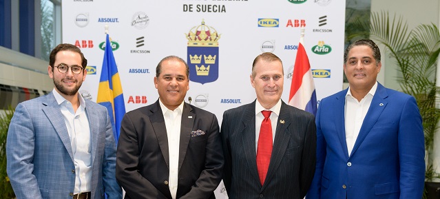  Celebran en Santo Domingo Día Nacional de Suecia en Showroom de la Marca Volvo