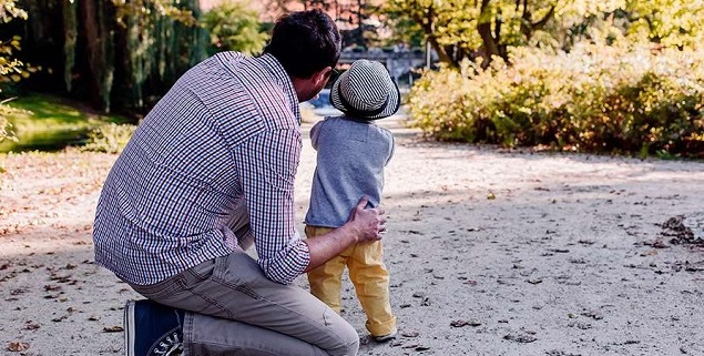  ¿Estás celebrando el día del padre en tu país? Con esta oración puedes encomendar a tu papá en la tierra al Señor