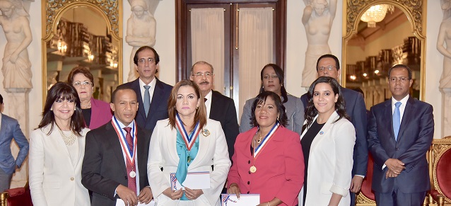  Presidente Danilo Medina entrega Premio a la Excelencia Magisterial Ercilia Pepín; reconoce a dos maestros de la diáspora