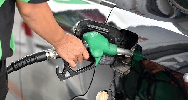  Repunte en precios petróleo motivan ligeras alzas en combustibles