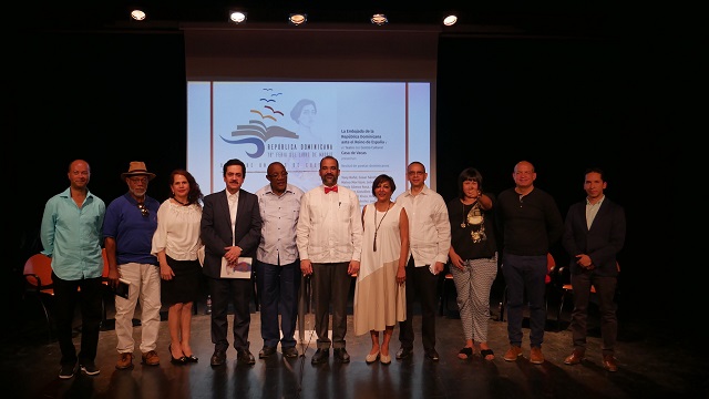  Realizan recital de poesía dominicana en Madrid, autores cantaron sus versos en el centro cultural Casa de Vacas 