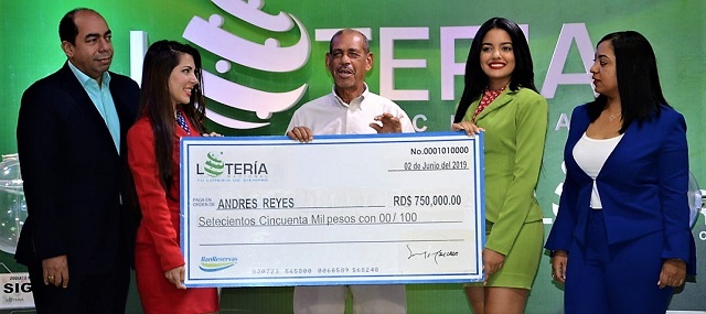  Empleado del Periódico Hoy gana premio de RD$750,000.00 en sorteo de la Lotería Nacional