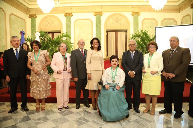  Otorgan Premio Pediatra 2019 a labor de profesionales comprometidos con la buena salud de la niñez de RD