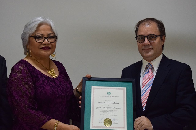  Ferrer Rodríguez explica el impacto de la magia en el Caribe hispano de la época colonial