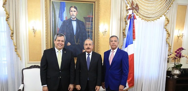  Presidente Danilo Medina recibe al presidente del Banco Centroamericano de Integración Económica (BCIE)