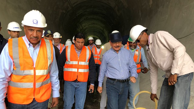  Presidente Danilo Medina conoce avances de la construcción de la Presa Monte Grande