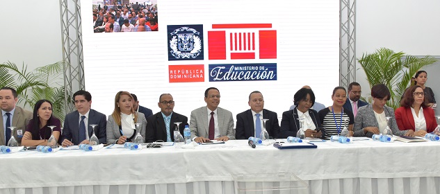  Ministerio de Educación convoca a licitación para adquirir equipos tecnológicos para estudiantes y docentes, con una inversión superior a los RD$9,000 millones