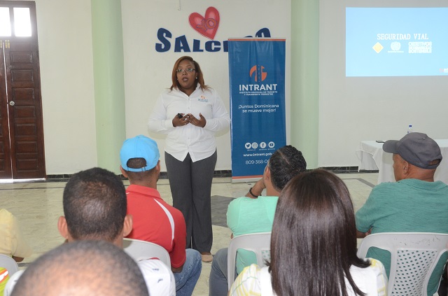  MIP Y el INTRANT ofrecen taller sobre Seguridad Vial, en Salcedo