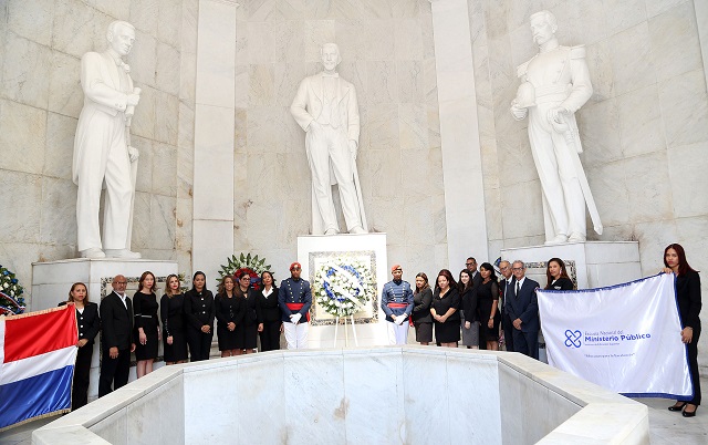  Escuela Nacional del Ministerio Público celebra 17 aniversario con ofrenda a los Padres de la Patria