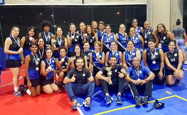  Gina Mambrú dice RD tiene dos grandes retos; Club Naco gana dos oro y una plata en Torneo de Voleibol