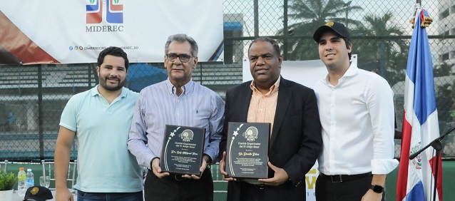  Reconocen a Danilo Diaz y Lucho Pou en inicio IV Torneo Añejo Bowl de Tenis Master