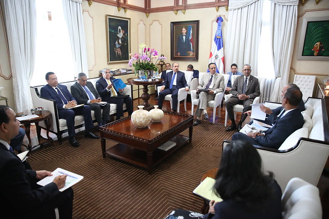  Presidente Danilo Medina escucha pormenores sobre avances construcción de escuelas. Se fortalece Revolución Educativa