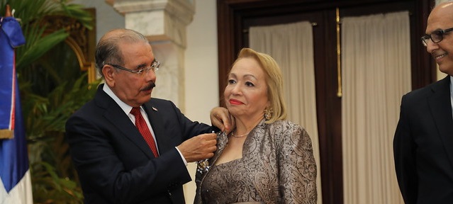  Presidente Danilo Medina concede Orden Duarte, Sánchez y Mella a Luisa Fernández