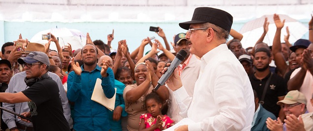  Visita Sorpresa 265 en Azua: Presidente Danilo Medina aprueba crédito solidario a 540 agricultores y donación panaderías para incluir a mujeres como proveedoras alimentación escolar